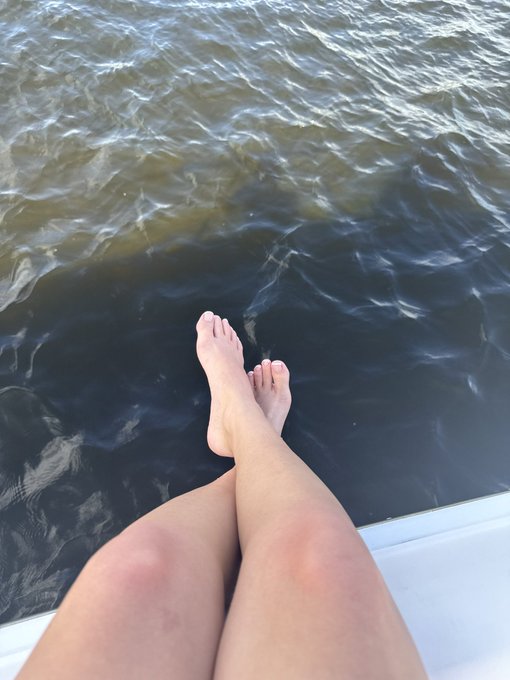 boat day🛥️✨ https://t.co/xbGlVBWjx6