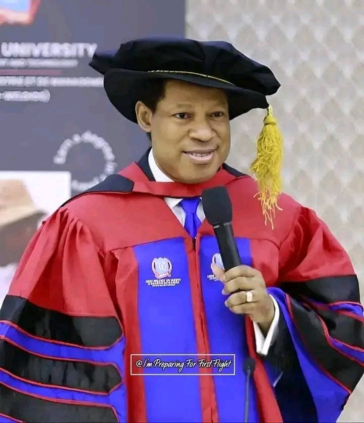 Facecopro's tweet image. While you're looking for faults and calling him conspiracy theorist, I'm here to inform you Pastor Chris and his Members are praying for you and The Peace of your Nation at the Global Day of Prayer. 
It's not too late join and pray for your country. 
youtube.com/live/6Q3-maLzu…