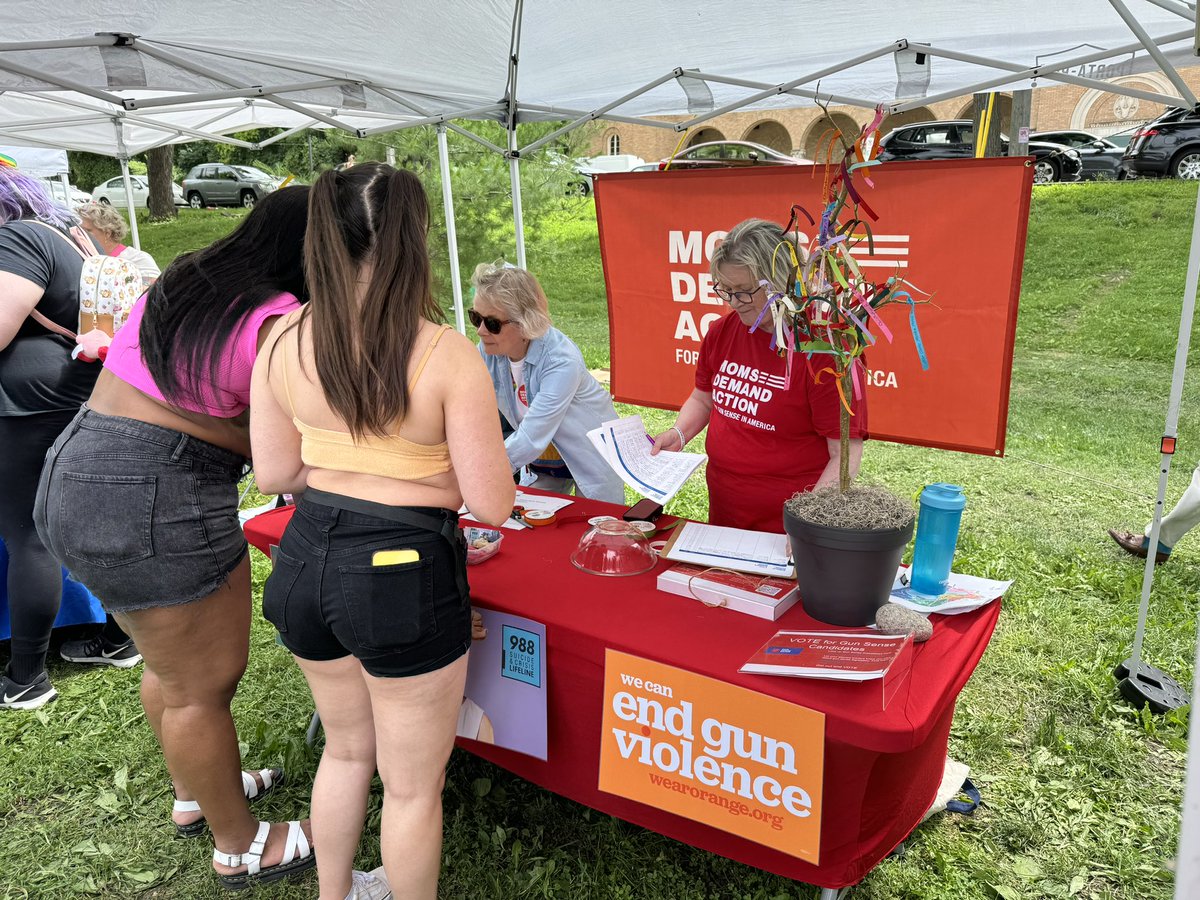 miche2u's tweet photo. We’re talking about gun sense legislation @TwinCitiesPride! Please stop by our booth 76! We must put an end to gun violence now, join us! #Momsdemandaction #mnleg https://t.co/2zTtHFTDnP