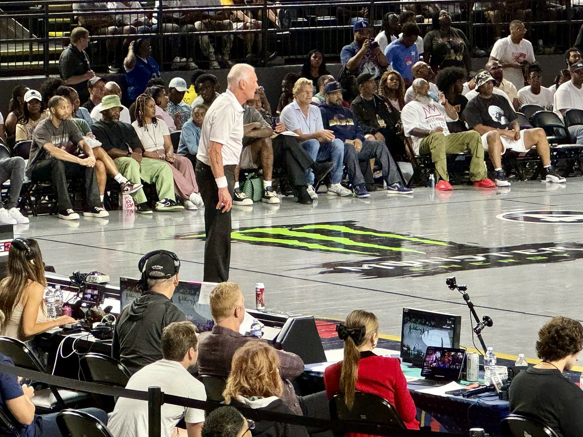 Coach_Campbell's tweet photo. Game 3 of @thebig3 was back & forth affair with the @GhostBallers3 coached by @Hoophall & @NBA legend George Gervin defeating Rick Barryโs @BIG3_BallHogs on a Ryan Carter drive where he was fouled and hit the FT to win it!
#Big3
#NaismithHallOfFame
@CaseyCares
@CFGBankArena https://t.co/ZW1aiRnxos