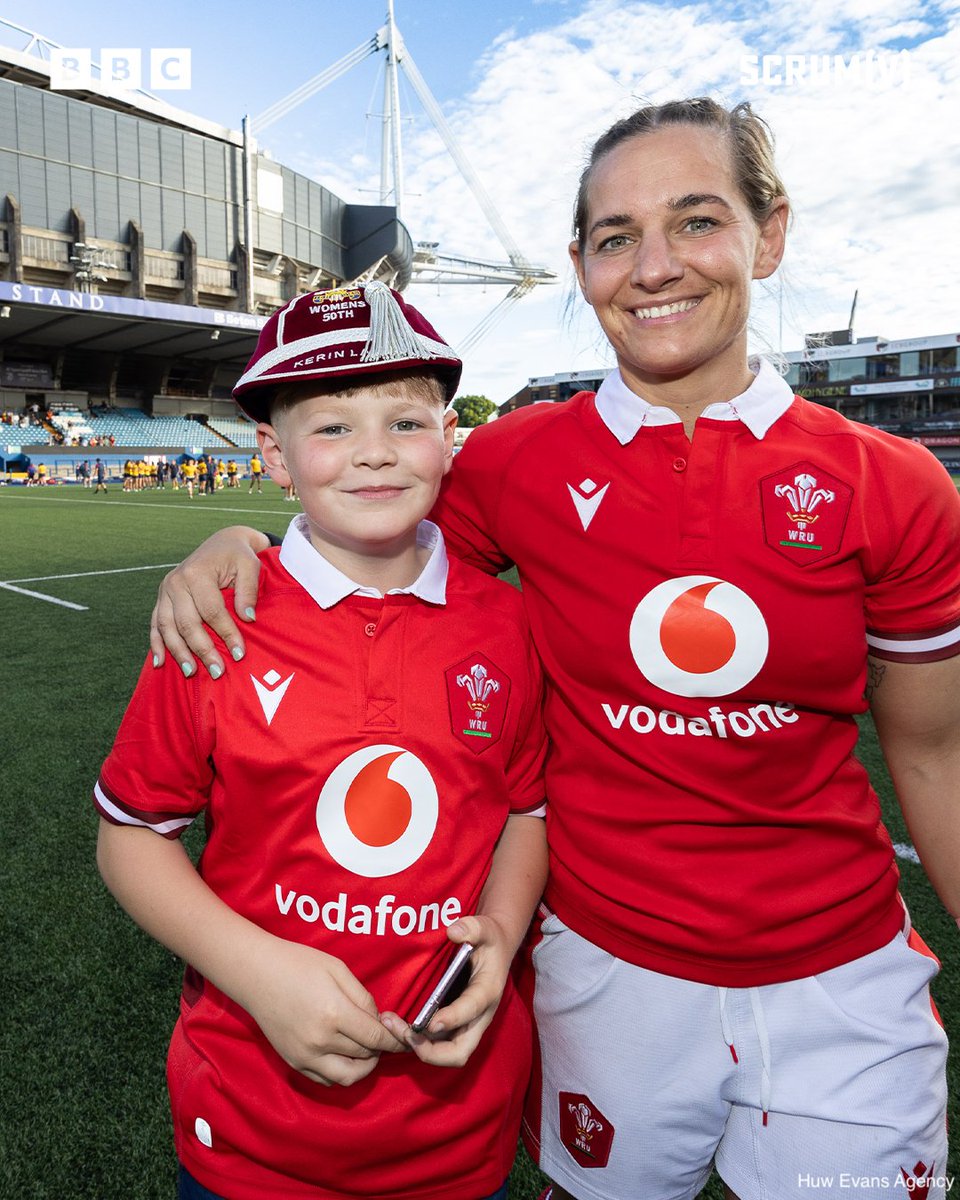 BBCScrumV's tweet photo. Celebrating your mam's 50th cap with her ❤️ @kerinlake 

#BBCRugby https://t.co/Zq4FTwgBiY