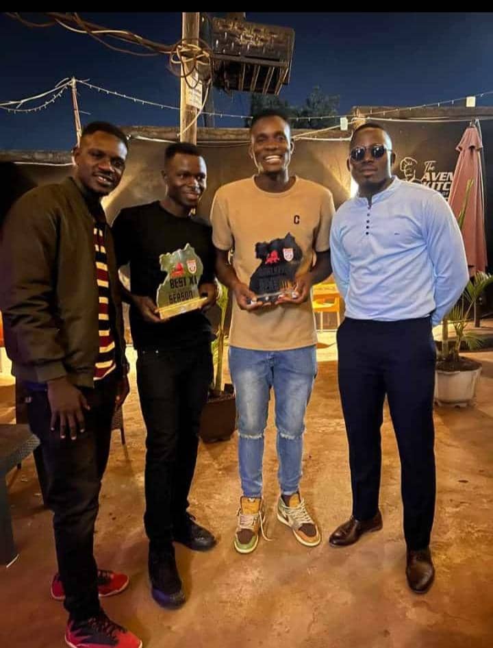 ramadhan_d86128's tweet image. Alongside the a Ward winner #kusima and the other team finfidemu members #big up kitara fc