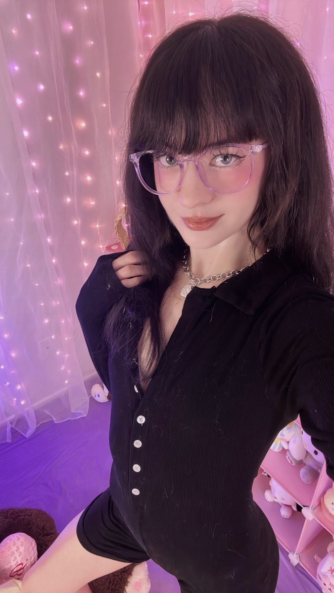 Zelda Sykes-aquaxelf in a sensual pose