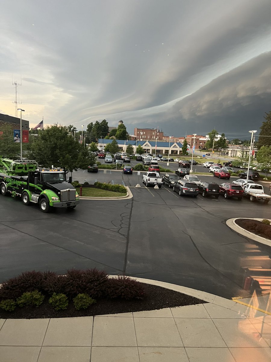 AndyAldred11's tweet photo. @spann @bamwxcom great chance to see a shelf cloud in Angola, IN on Tuesday of this week. Looking north out of Cameron Memorial Community Hospital. @GriffMet https://t.co/CUfz3ofmdh