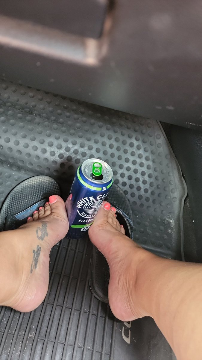 NautiGirl305's tweet photo. Salty Saturday, Beaches! #saltysaturday #sandytoes #footnation #buyfeetpics #customfeetpics #englishtoes #longtoes #scrunchfeet #wrinkleysoles #barefootgirl #toejam #footarches #naturalfeet #smoothsoles #toespread #opentoes #toespreading #toespreaders https://t.co/YU8u9Wbe3C