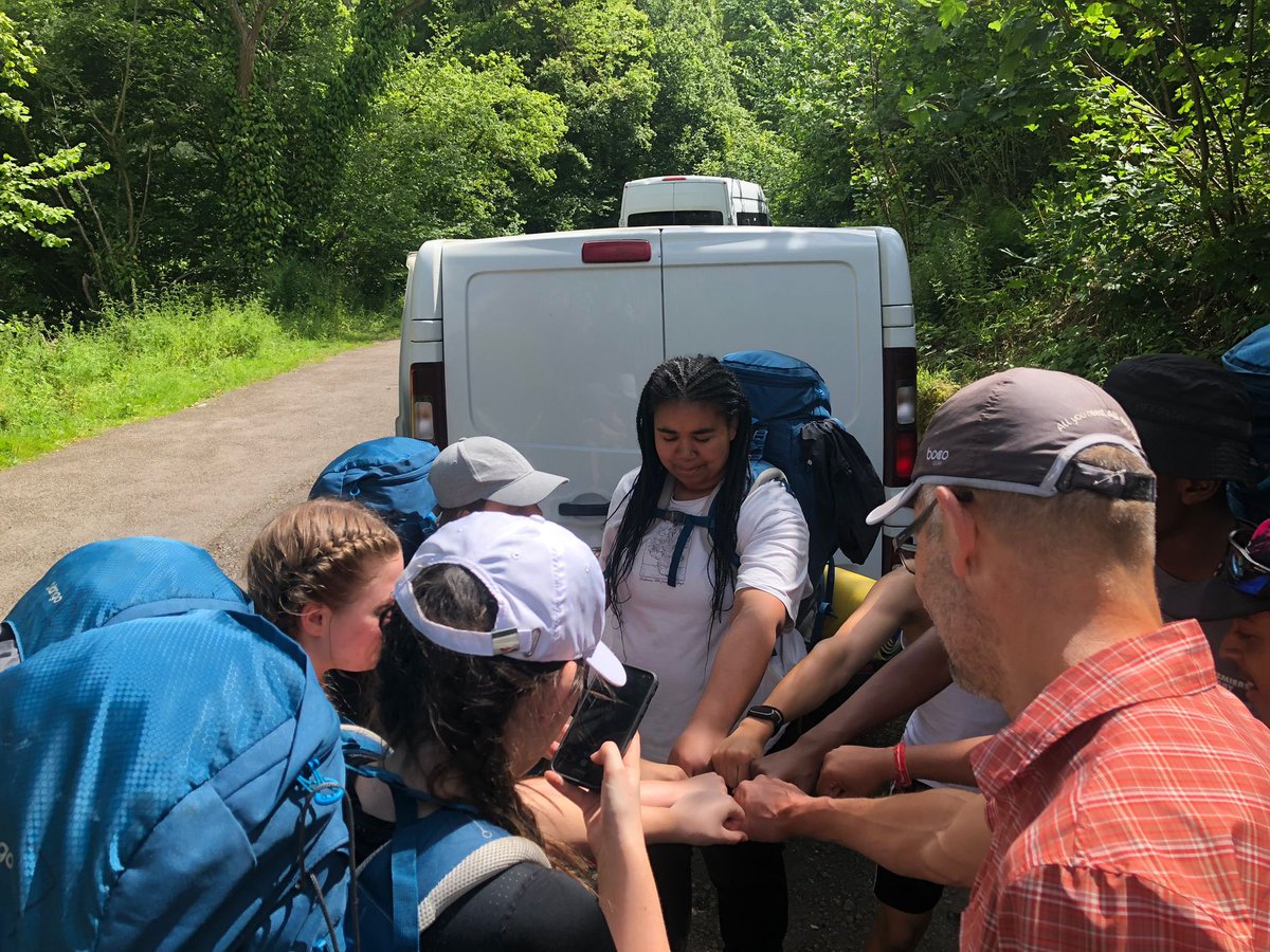 CastleMeadAcad's tweet photo. Our Silver Duke of Edinburgh scholars have had a sunny few days on expedition!

Masters of navigation, teamwork - and even a couple of slices of pizza thrown into the mix!

#BuildYourCharacter https://t.co/l042ZbnH99