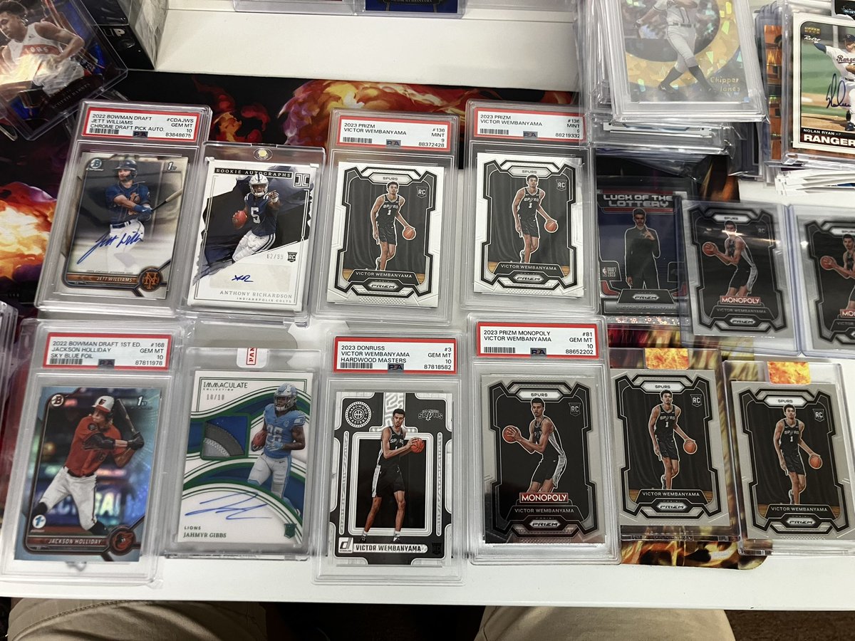 JeromesCloset tweet media