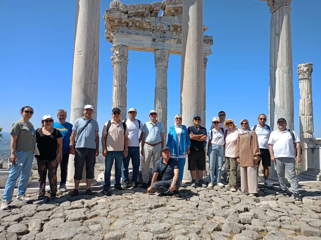 MFL_Resmi's tweet photo. 2023/2024 eğitim öğretim yılının son etkinliğini okulumuz öğretmenleri ile düzenlediğimiz Bergama Antik Kenti, Asklepieion, Arasta ve Kozak Yaylası gezisi ile tamamladık.
🇹🇷🇹🇷🇹🇷🇹🇷🌹🌹🌹🌹🌍🌍🌍🌍
#ManisaFenLisesi https://t.co/hfRbDUM3KP