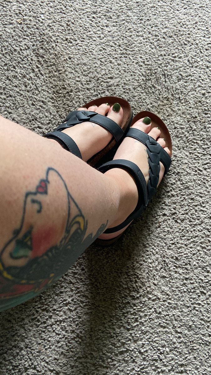 bree420420's tweet photo. Want more my dms are open and pics for sale #makemoneyonline #feetworshi̇p #Feet https://t.co/R9mhGOVoFQ