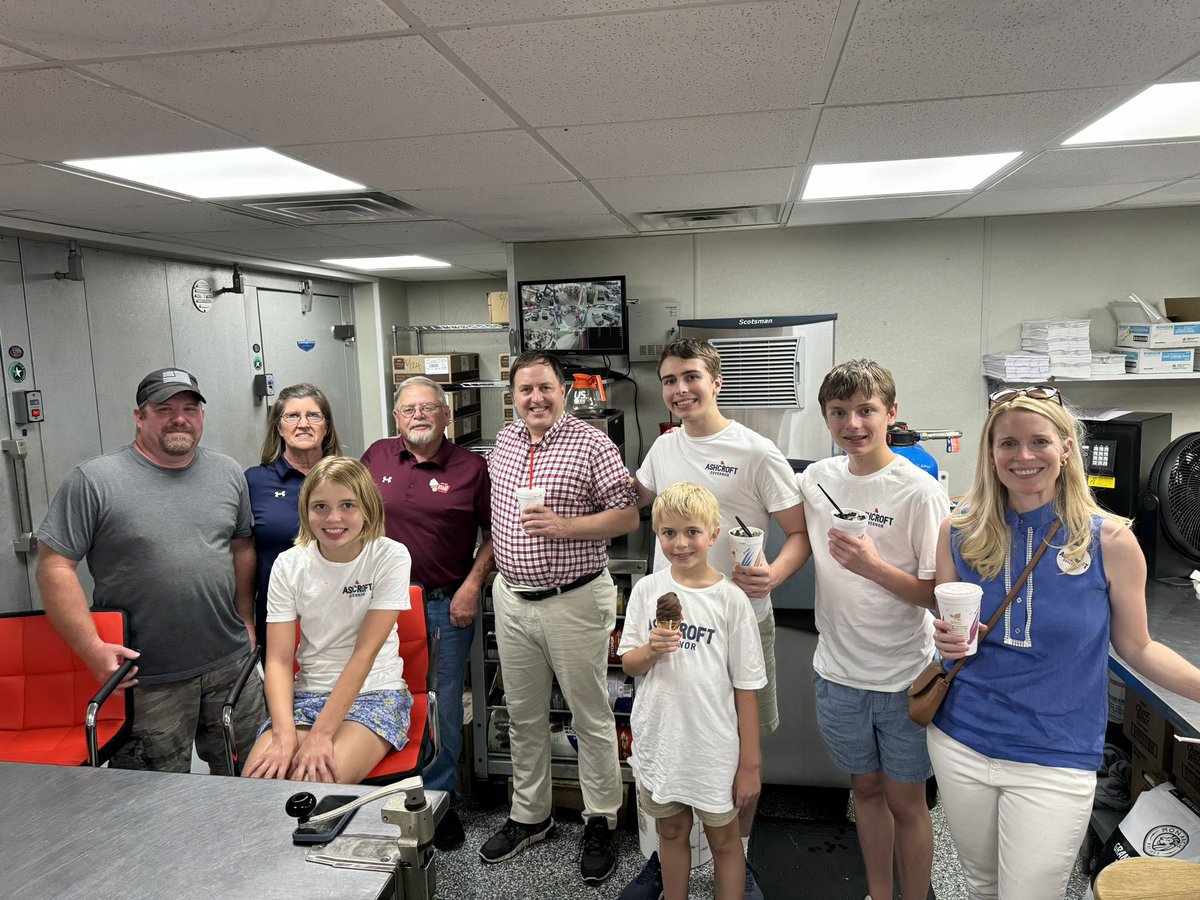 JayAshcroftMO's tweet photo. My kids favorite food is ice cream so we had to stop by the iconic Jolly Cone in Van Buren MO!
Thankful for Rick and Betty for letting us stop by!
#AshcroftAcrossMissouri #MOGov #MissouriFirst https://t.co/vDt2BBLDWa