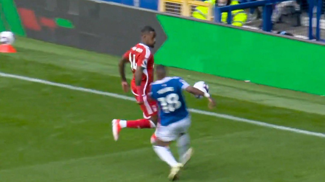 WorldCupSocials's tweet photo. Stuart Attwell was on VAR for both of these decisions but gave a penalty on the first one but not on the second.

What is going on?

These silly English referees are becoming harmful for football!

Ridiculous!

#GERDEN

https://t.co/NOFwKf4570
