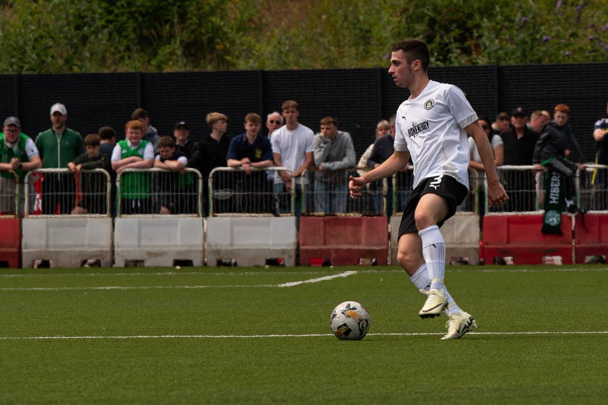 EdinburghCityFC's tweet photo. That new shirt feel 😎 👕 

📷 @tonymcalaney https://t.co/XOIDhM59Os