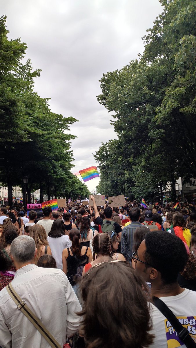 thomas_acln's tweet photo. 🌈 Première fois au coeur de la pride parisienne et avec mon ✨homme✨ !! 
@InterLGBT @Paris

#Pride2024 https://t.co/8K5hmQznmQ