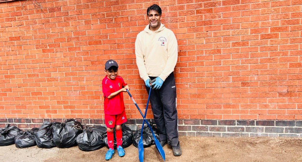 CllrMajid's tweet photo. Abu Malik at-Ash'ari reported “The Messenger of Allah (peace be upon him) said “Cleanliness is half of faith”

That’s why I took it upon myself to clear the grass cutting and other materials dumped on Old Bromford Lane

Thank you to my son Zidan for helping

#BromfordandHodgeHill https://t.co/McWWVVxiDv