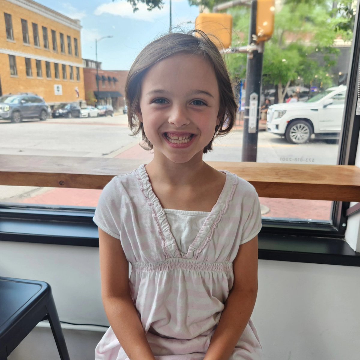 Harmanology's tweet photo. El has had a very specific hairstyle in mind for the last two weeks or so. In the last few days, she's been relentless about getting it done, and today was the day. Shout out to Parker for making her vision become reality. She loves it and was beaming through the entire process. https://t.co/DpCqKtNYw5