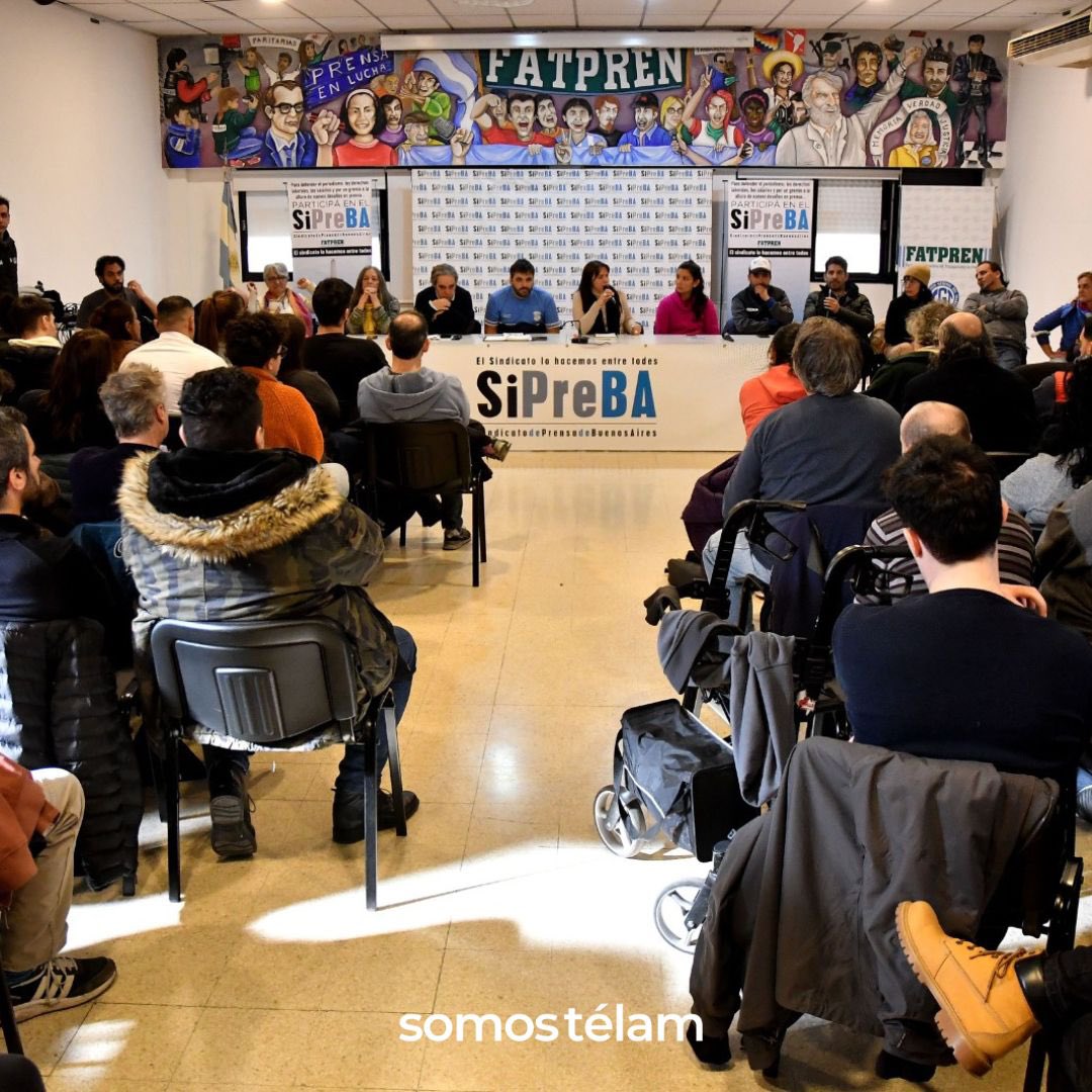 Asamblea de lxs trabajadorxs de Télam: Seguimos defendiendo la agencia y los medios públicos

Ante las novedades que dejó trascender el vocero presidencial Adorni, sobre el cambio de sociedad de Télam, y en el día 118 de acampes ininterrumpidos, sostenemos nuestra lucha.