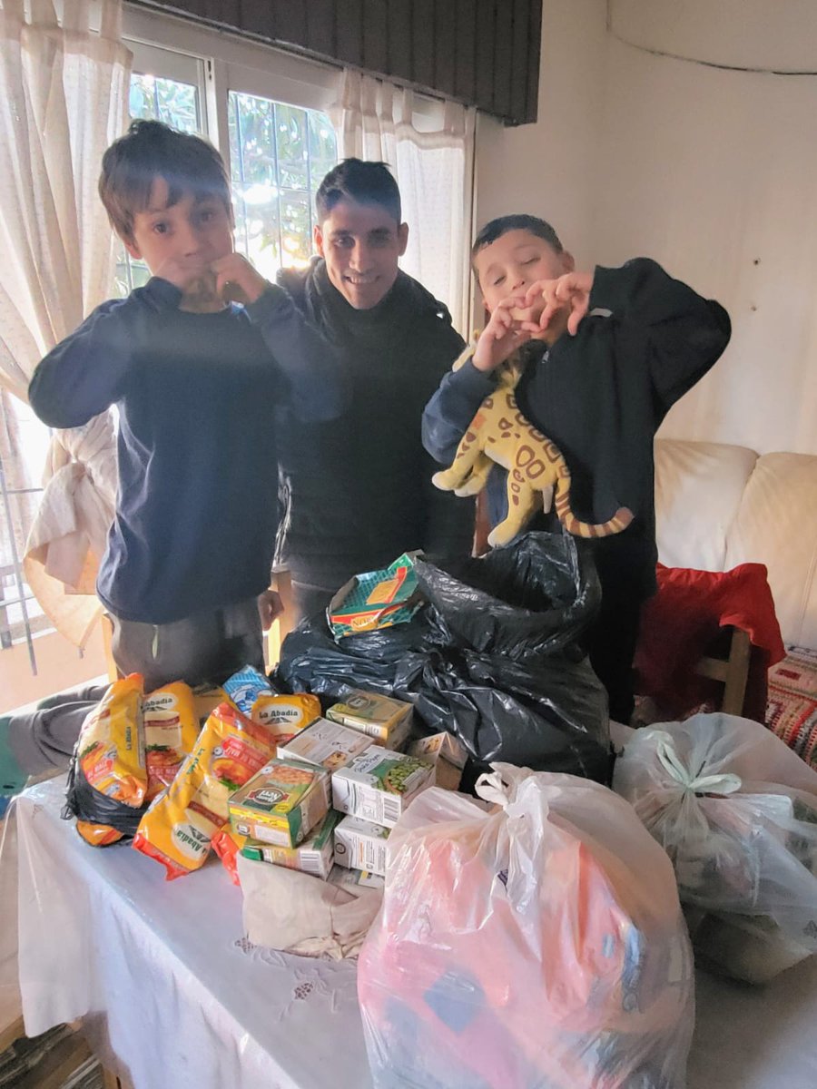 TrecedeagoRojas's tweet photo. En el día de hoy, realizamos la entrega de  alimentos no perecederos al centro de día Infancias Libres
Gracias una vez más a los cuervos de nuestra peña y a la gente de nuestra ciudad  que hicieron posible está donación https://t.co/d83er7dZzg
