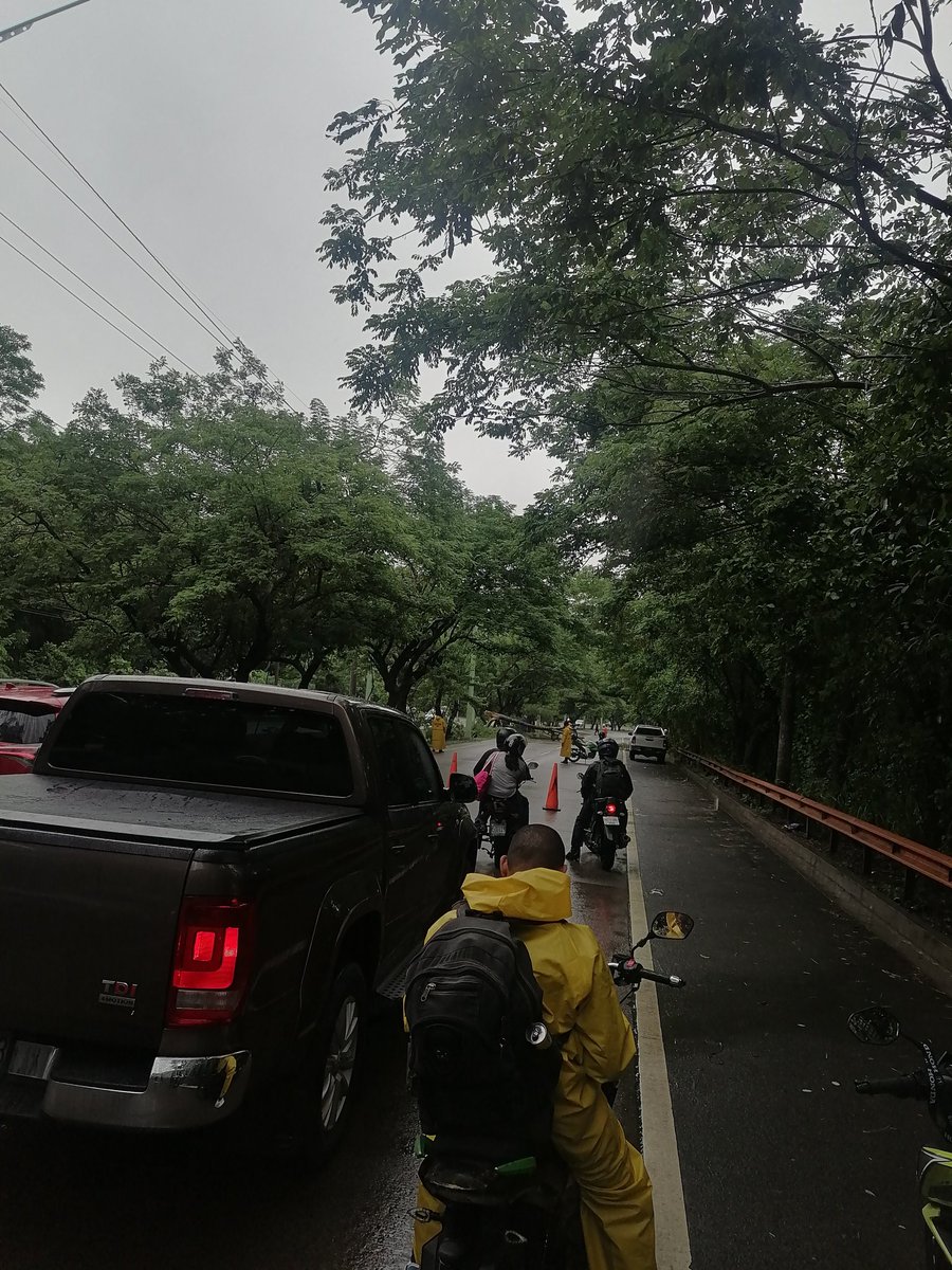 DiegoBanos77's tweet photo. #traficoSV Km 20 carretera a Comalapa, carril de SS a Comalapa. Totalmente cerrado. https://t.co/Xq169QG0zr