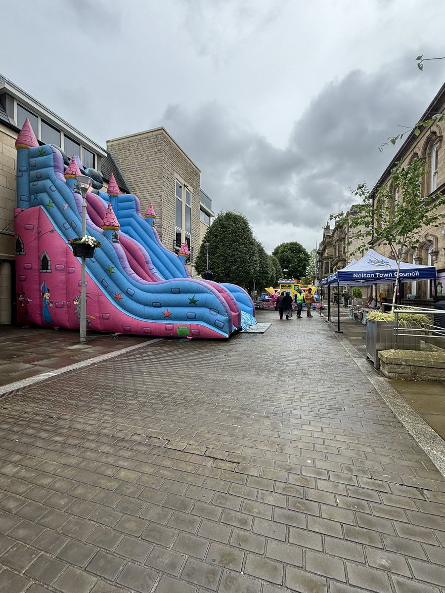 PlayfulAnytime's tweet photo. Every street should have a slide #ThisIsNelson https://t.co/oRPl1loRVA
