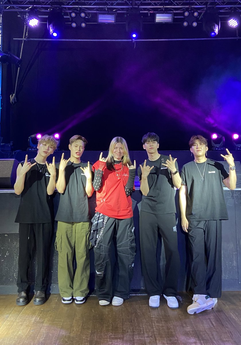 kookfie_'s tweet photo. WITH THE BOYS 🤘🤘😎😎 my loves 🥹
@AB6IX #AB6IX #에이비식스 #AB6IXinLondon #ab6ixconcert #AB6IXINEUROPE #AB6IXFINDYOU https://t.co/a5zqnTMOV7
