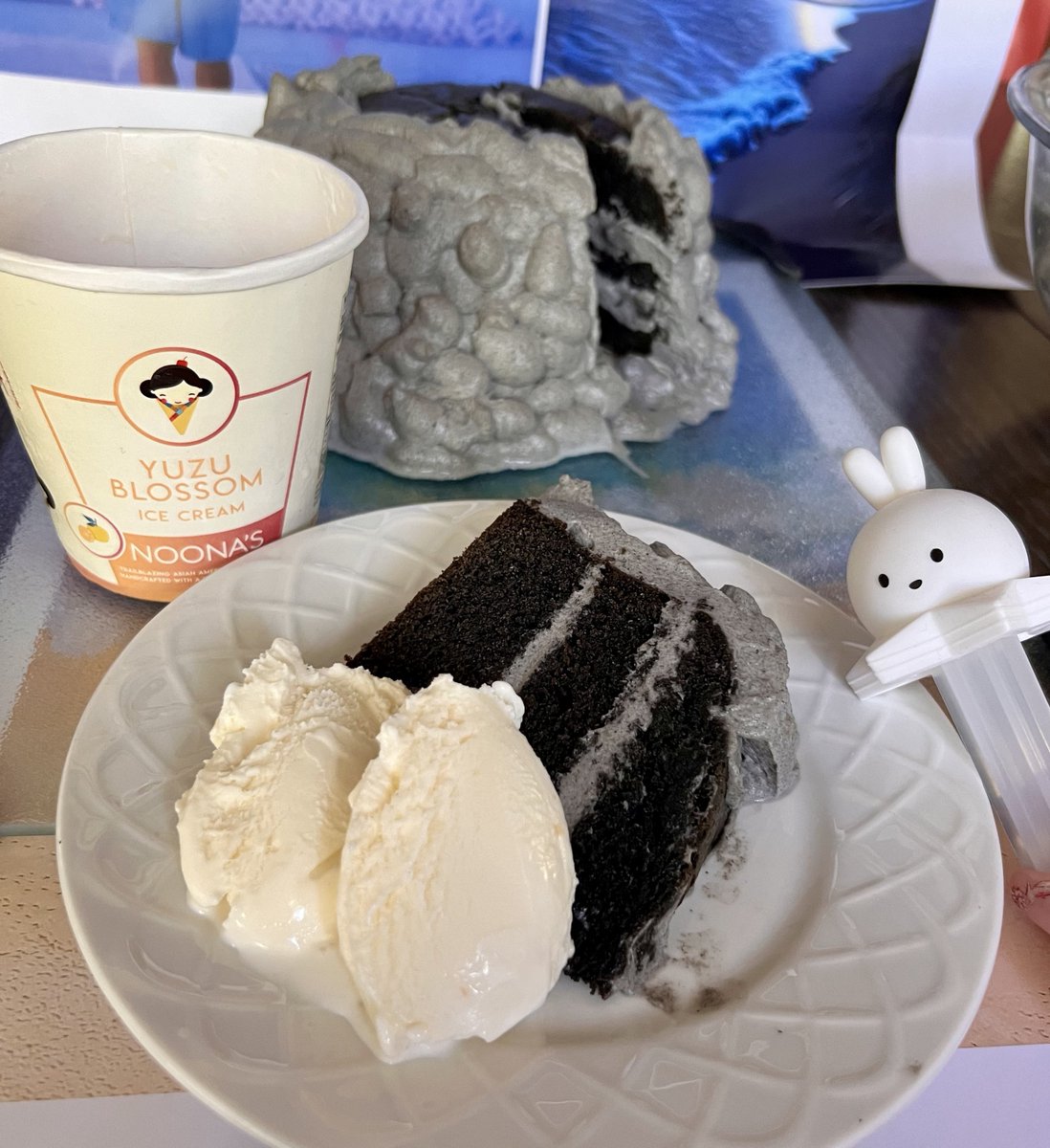 4everweRyoung's tweet photo. Happy Wenee Day!! 
The cake saga continues! I made this black sesame lighthouse cake with custom lightstick topper cause Weneed each other like stars in the night sky shining so bright we light up the night!
#WONHO #원호 #위니의여름방학 #위니의여름방학2024 #WENEE_SUMMER_VACATION https://t.co/Z3xY8w3ewn