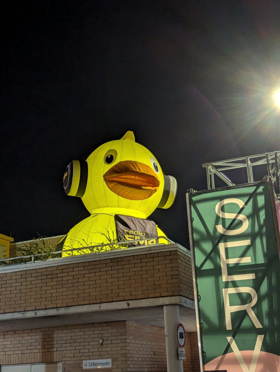 Die <a href="/radiofm4/">Radio FM4</a> ente wieder in L 😁