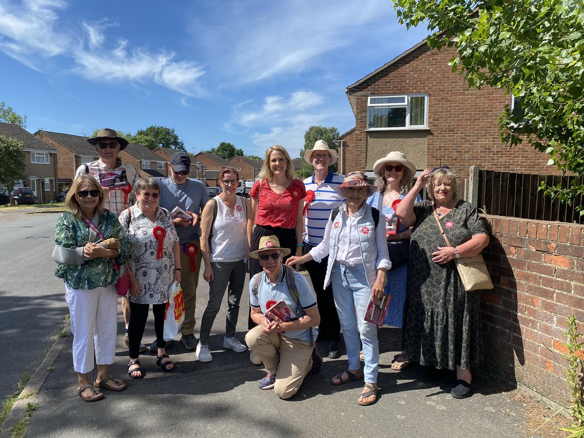 laurakyrkesmith's tweet photo. A lot of lovely volunteers working very hard for change. I’m so proud of the energy, kindness and determination in our campaign. I will carry this spirit forward if I am elected to be Aylesbury’s MP. #VoteLabour https://t.co/8Y59OBewaN