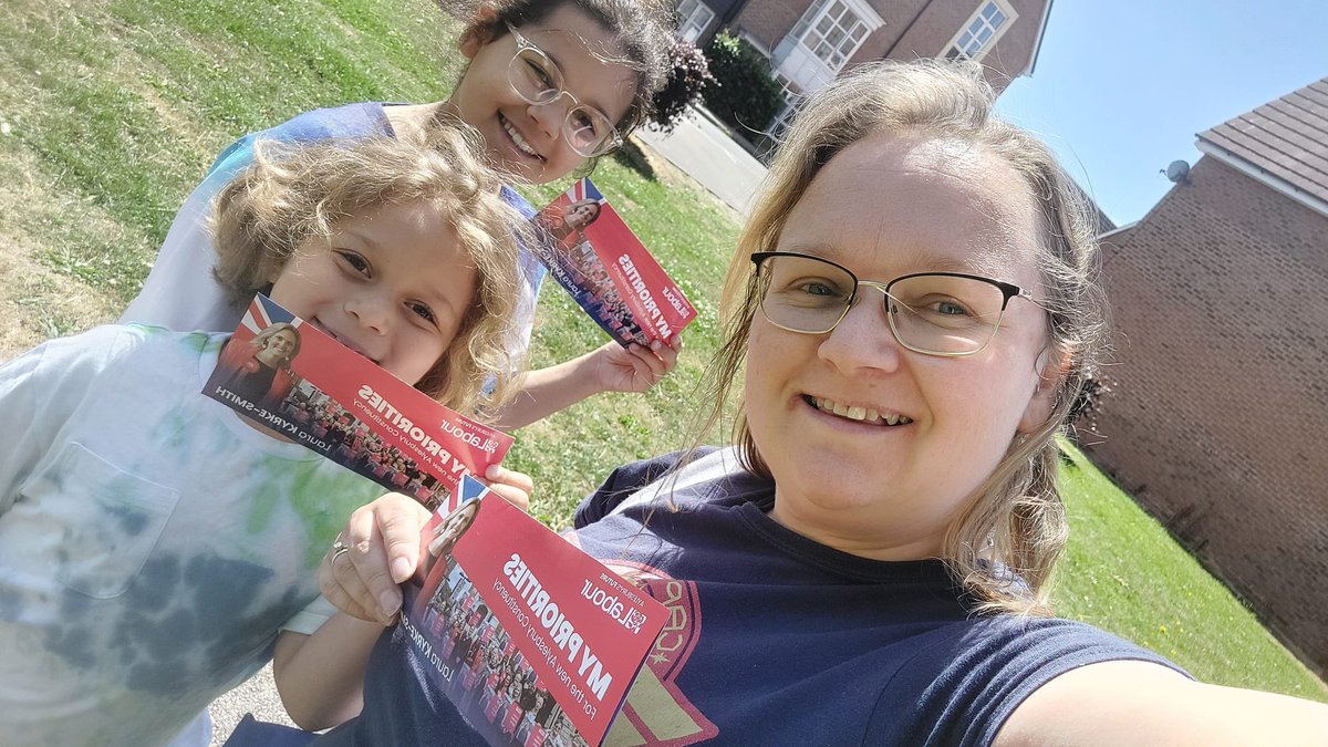 laurakyrkesmith's tweet photo. A lot of lovely volunteers working very hard for change. I’m so proud of the energy, kindness and determination in our campaign. I will carry this spirit forward if I am elected to be Aylesbury’s MP. #VoteLabour https://t.co/8Y59OBewaN