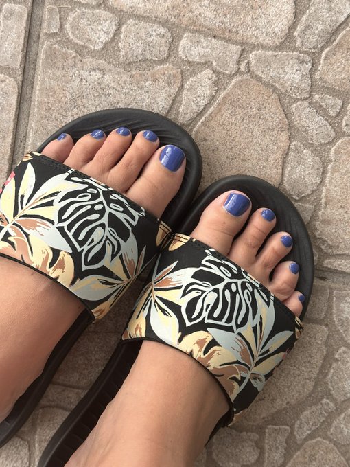 Yes or no? On the nail color? https://t.co/a97mWp3uDy<a href="/tag/humpday"class="tags"><span>#humpday</span></a><a href="/tag/new"class="tags"><span>#new</span></a><a href="/tag/wednesday"class="tags"><span>#wednesday</span></a><a href="/tag/photobyme"class="tags"><span>#photobyme</span></a>