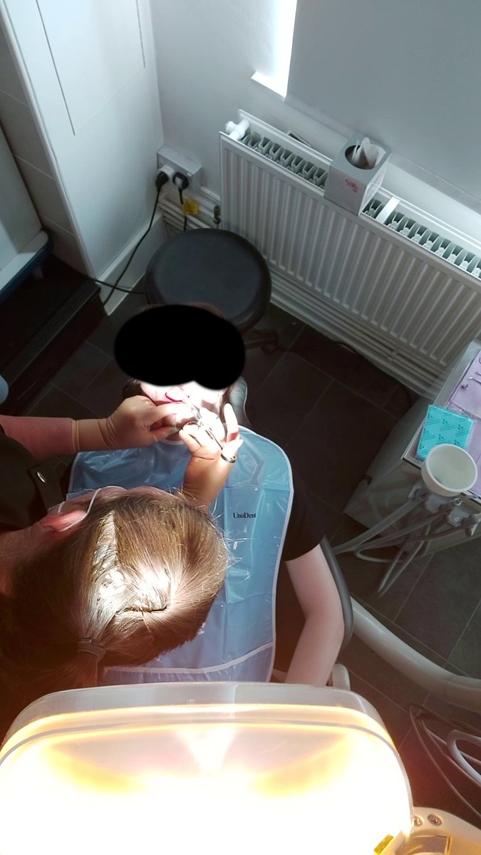 exd114's tweet image. A few shots from a dental play session with the incomparable @MissRaven666. An open mout, shiny bib and sharp needle, what more could you ask for? 😂 Truly amazing session, thank you so much!