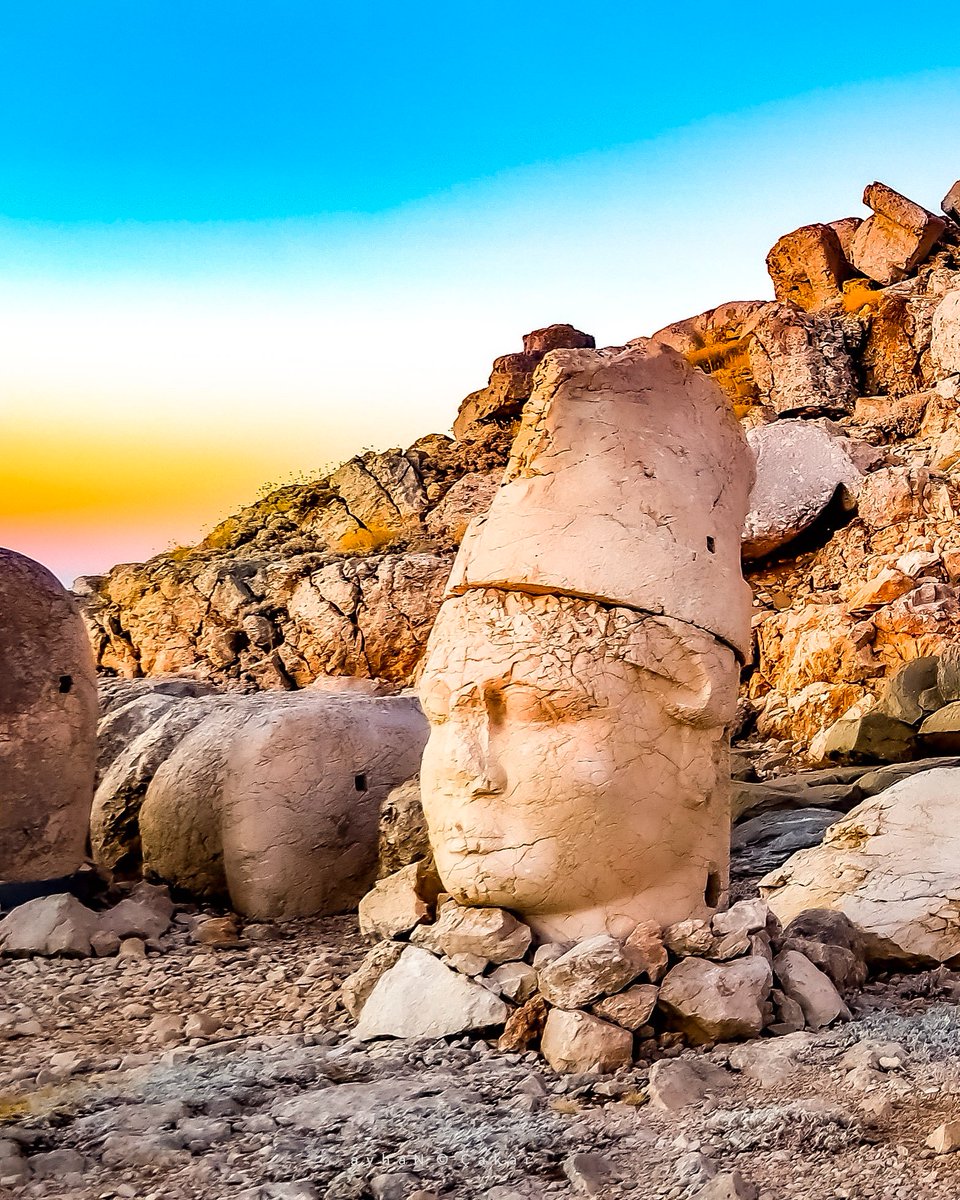 SuGraphic's tweet photo. Once upon a time ..
Ruins of Commagene Kingdom 2022
Nemrud, Adıyaman, Türkiye 💙🧡
#Nemrud #AntikTarih #Museums 🏛
#SunrisePhotography 📸
#AncientHistory #Commagene #Kommagene #KommageneKrallığı
#Cities #Adıyaman #Cityscapes 💫 https://t.co/xc6a0WSzCI