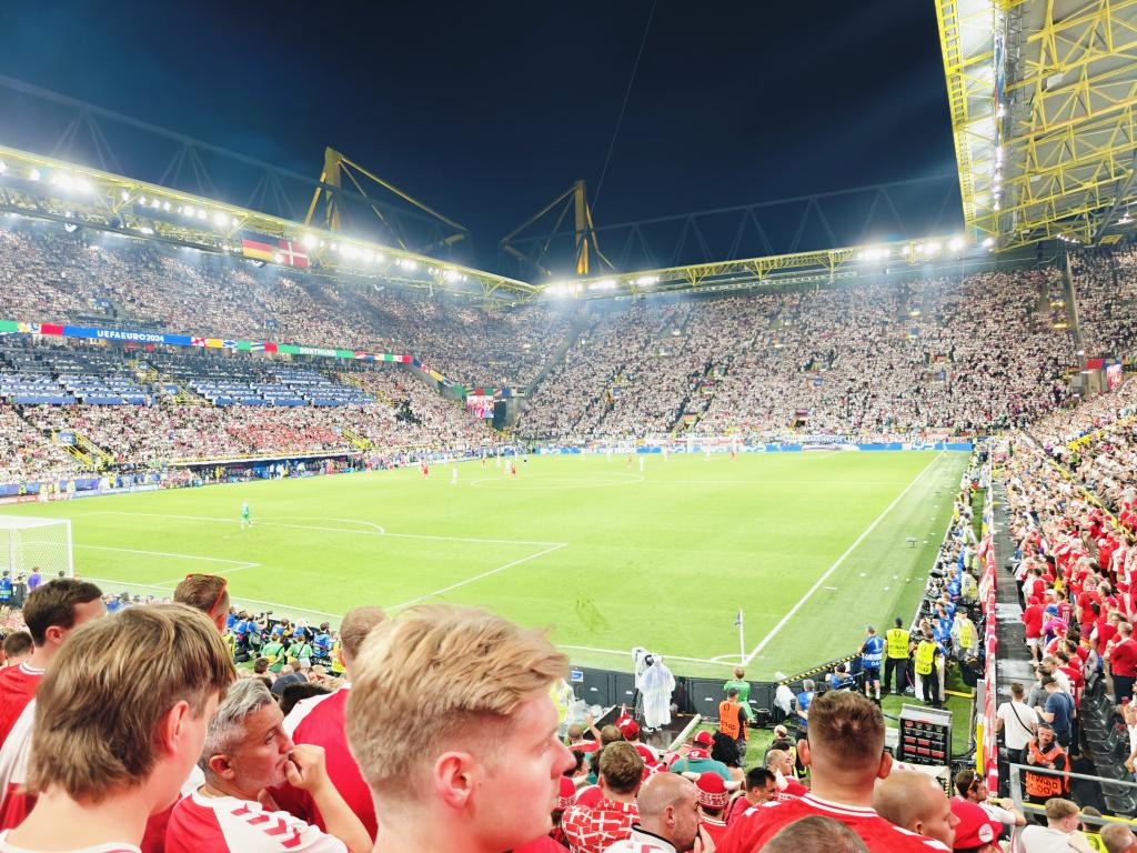 Martin_F1234's tweet image. Michael Oliver er en lortedommer og jeg vil gerne hjem, ses på den anden side...