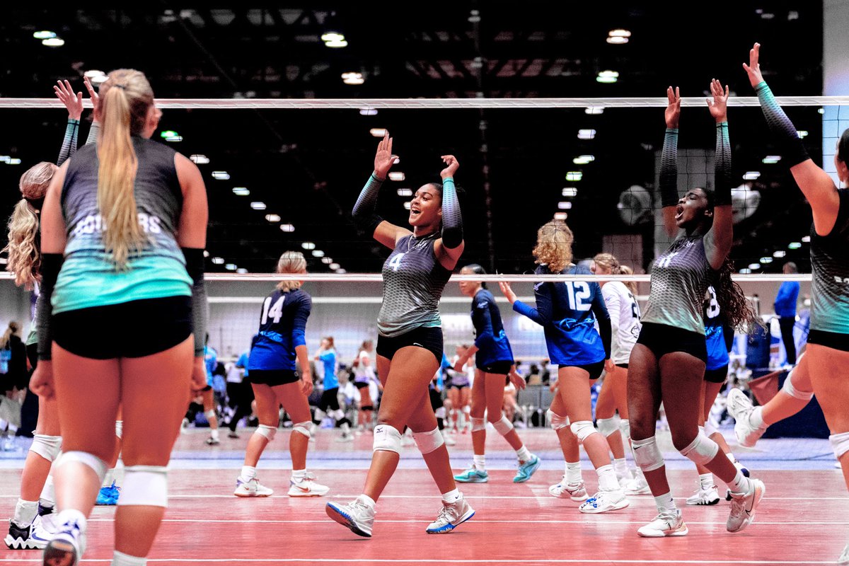 sanaijmitchell's tweet photo. Great year! Great times at AAU Nationals - Orlando 💚🖤 https://t.co/Eyu580TgYX
