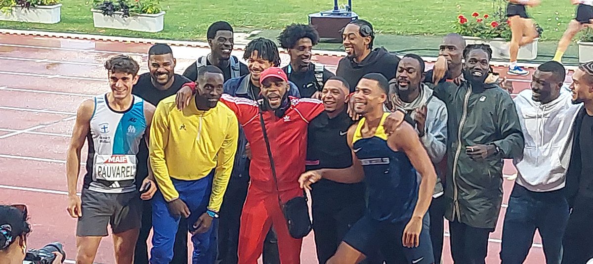 FredSuteau's tweet photo. Belle fête du triple saut aux France d'athle #Angers
Benjamin #Compaore 36 ans + Teddy #Tamgho 35 ans ont disputé dernier concours de leur carrière. Pas de qualif JO mais sourires sous les yeux d'Hugues Fabrice #Zango 🇧🇫 le champion du monde #Burkina qui lui sera à Paris! @RFI https://t.co/pLyHVuPG3b