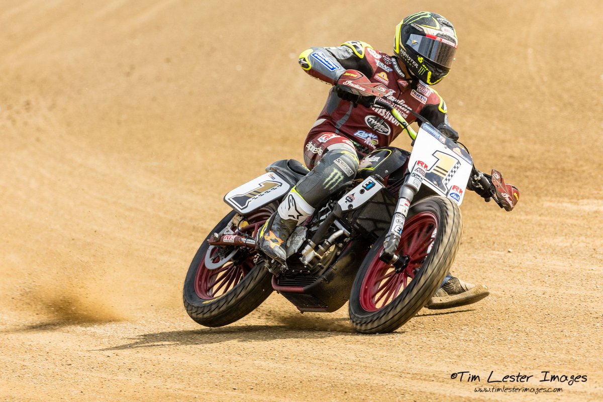 timlesterimages's tweet image. Select few images from @americanflattrk at @limahalfmile from the past couple of years to prepare you for this weekend's racing action. The fans outside the
corners might be the craziest of all.

#flattrackracing #peagravel #motorsportsphotographer
#motorsports #racing #canonusa