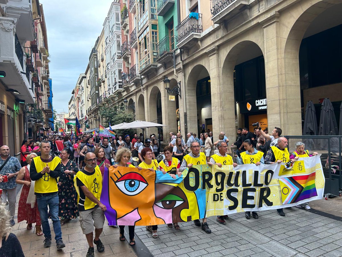 ailarioja's tweet photo. Finaliza una preciosa tarde en #Logroño exigiendo educación en diversidad, derechos y paz.
‼️Enhorabuena a @GyldaRioja y a toda la gente (mucha y buena) que lo ha hecho posible‼️
#Orgullo2024 #DerechosHumanos #OrgulloqueTransforma https://t.co/aI3654U6di