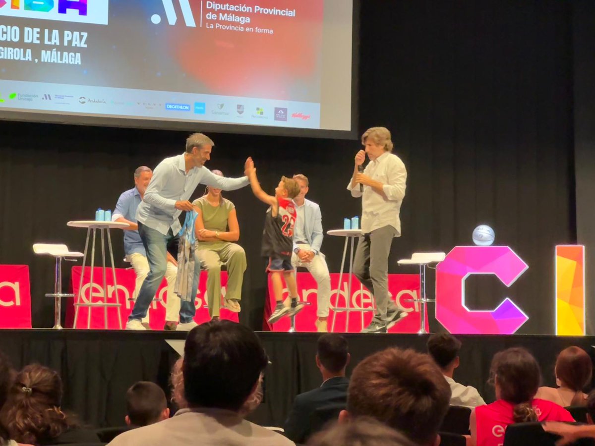 miguelvera_es's tweet photo. Hi Five🖐 !!!
#CIBA2024 #CIBAForum https://t.co/nwKAVYz8cP