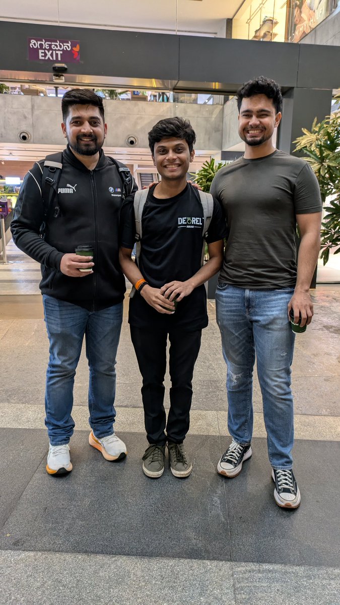 SavantNimit's tweet photo. Met some of the most humble folks today🧃

Gained amazingly valuable perspectives from them, see you'll all soon in another conference ;)

@Hiteshdotcom and Nishant Chahar 🪴

Thanks @devrelmegha for the warm introduction 🍜

@WixStudio
#DevStudioCon2024 #wix #blr https://t.co/BSbjp0ZbAB