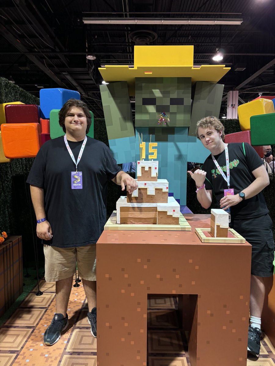 ZachmLIVE's tweet image. Vidcon was good for the one day I was there. Honestly plenty. Need to meet some more Terraria blokes next time 💪 #VidCon2024