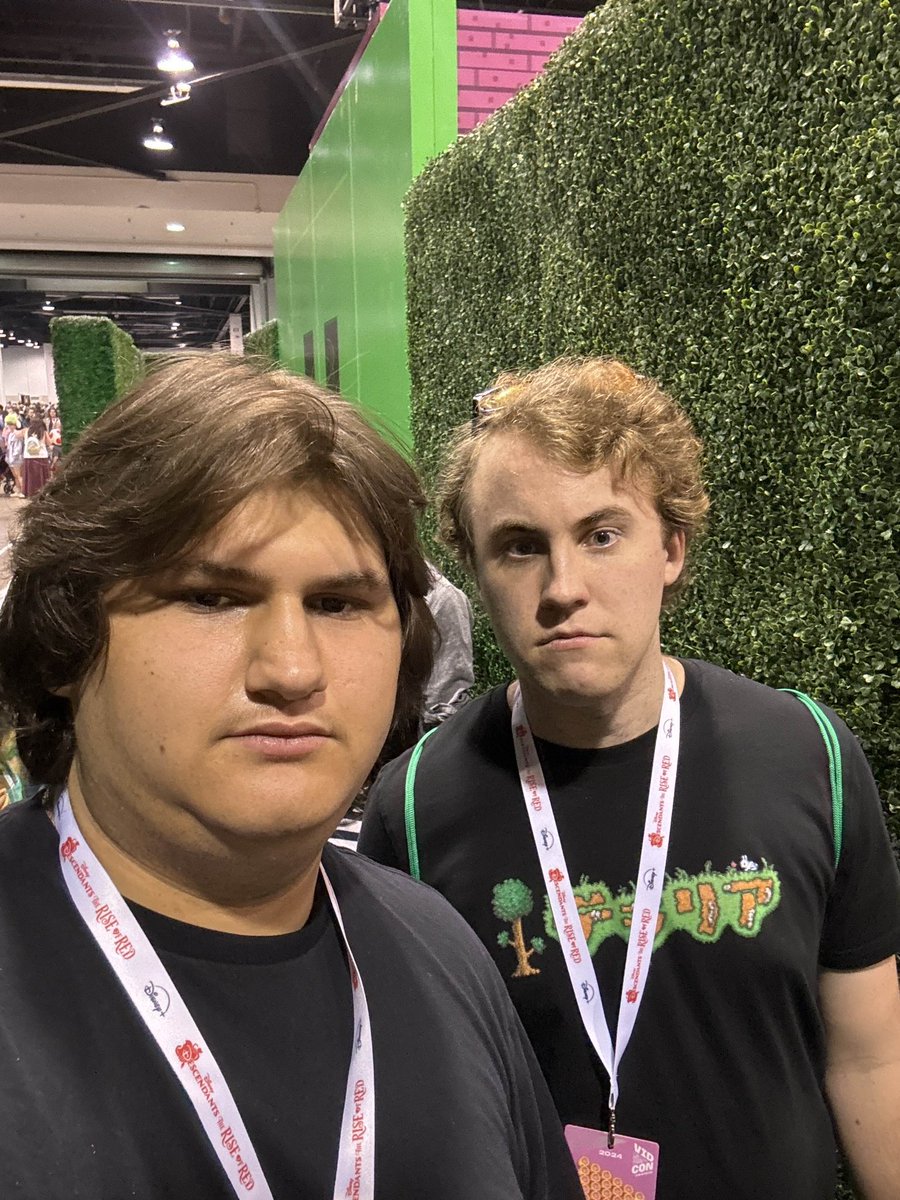 ZachmLIVE's tweet image. Vidcon was good for the one day I was there. Honestly plenty. Need to meet some more Terraria blokes next time 💪 #VidCon2024