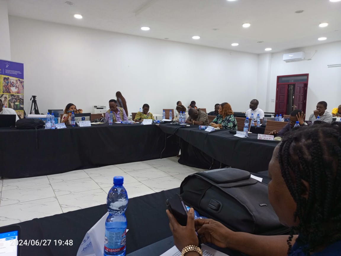 Salama_Sawi's tweet photo. 📌Retraite :  Organisat° Défense des Droits des Femmes &amp; Jeunes Filles bénéficiaires d @VlfCongo sur la validation des impacts du Projet, 26 ➡️ 27 juin 24

🎯Presentat° des rendus : ''L'historique de la Parité en RDC Paix Parlement Parité''

📹Lecture déclaration devant la 🎬📺 https://t.co/F09TbT4RuR