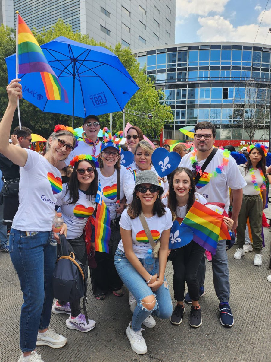 QuebecMX's tweet photo. Hoy, el equipo de @QuebecMX tuvo el gusto de participar en la @MarchaLGBTCDMX junto al contingente diplomático 🥳🏳️‍🌈⚜️🇲🇽 ¡Seguiremos promoviendo la protección de los derechos de la comunidad #LGBTQ! #QcMX @YaajMexico @MRIF_Quebec @sallard1 https://t.co/T7NbQtNcwl