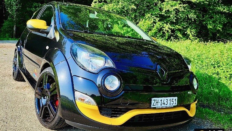 heragu2002's tweet photo. A quién gusta invertir su dinero & Pasión
🛸👑🇫🇷💪🔥🔥🔥🔥🔥🔥💛🖤🎉
Pequeño chiquilin bueno y muy rabio cuando se enoja #EditionLimited !
#TwingoRS RedBull RB7 Edition 🏁🏆🍾
Wow ! Carajooo un coleccionable y no de esas cosas intrascendentes de mayor valor. Objeto de culto! https://t.co/GACEkIetoq