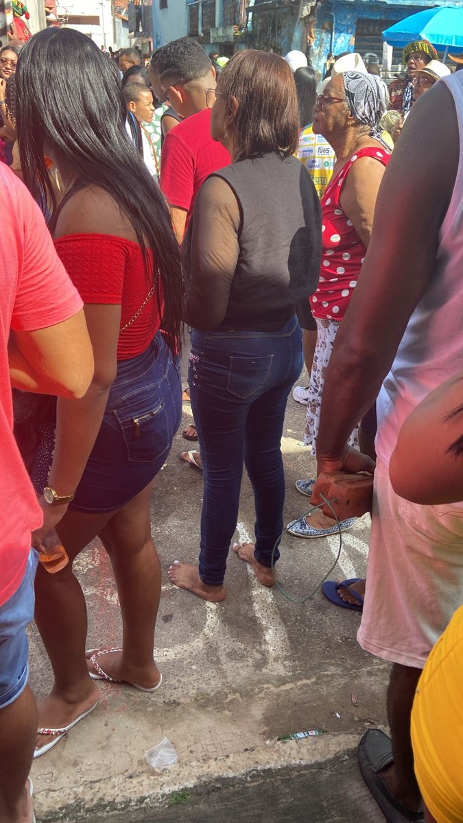 Minha mãe com 70 anos dançando boi da Maioba, a sandália ter quebrado e ela ter jogado fora é apenas um detalhe. Detalhe são 9h30 da manhã, ela saiu de casa para o boi às 21h do dia anterior. ⁦<a href="/boimaioba/">Boi da Maioba</a>⁩ “se não existisse o sol como seria para terra se aquecer “