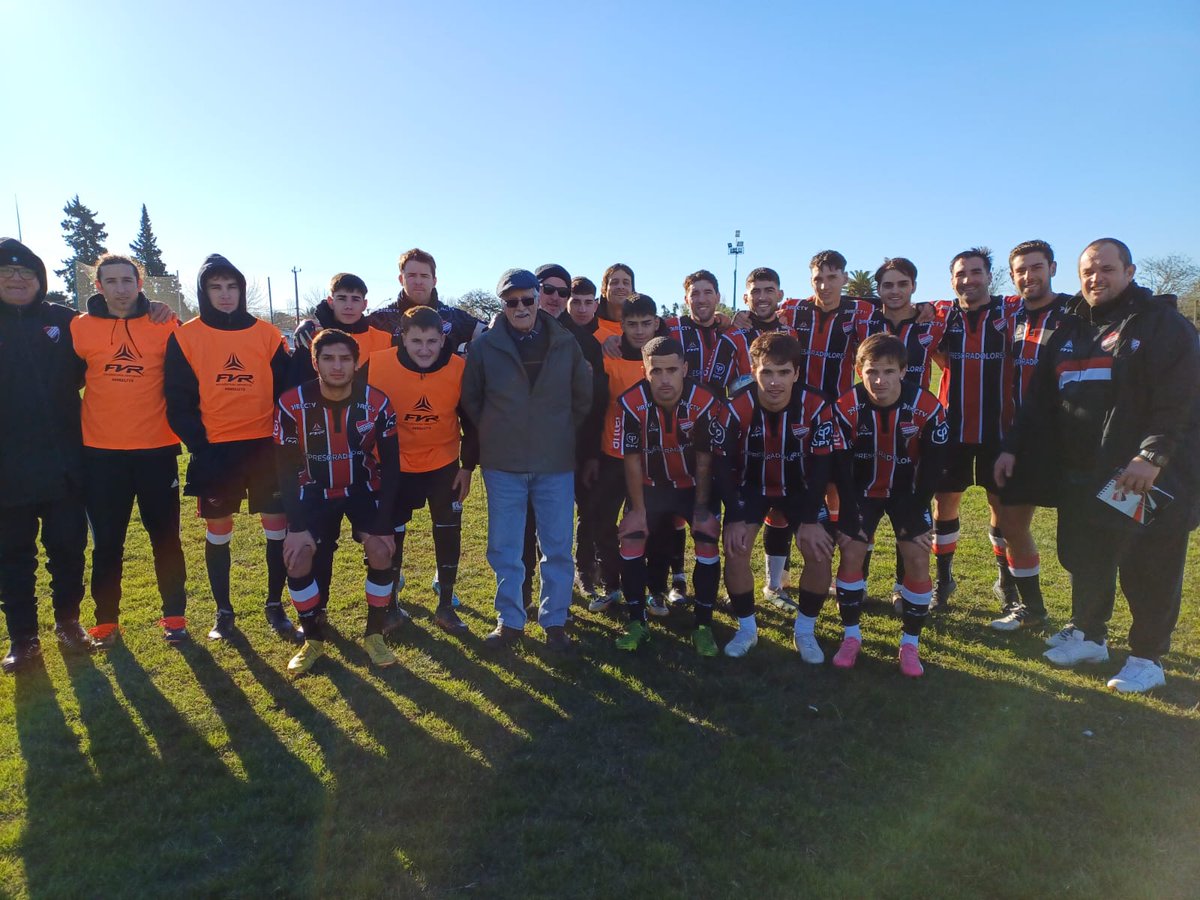 barracasdolores's tweet photo. #Local24 Final en el Viera y Benavidez. Empate ante el local 1-1 con gol del "Angel", Rodrigo Otazu.
El fin de semana arranca un aniversario historia en casa ante Danubio
#VamosCerealeros
🔴⚪⚫ https://t.co/lBMg90aDDF
