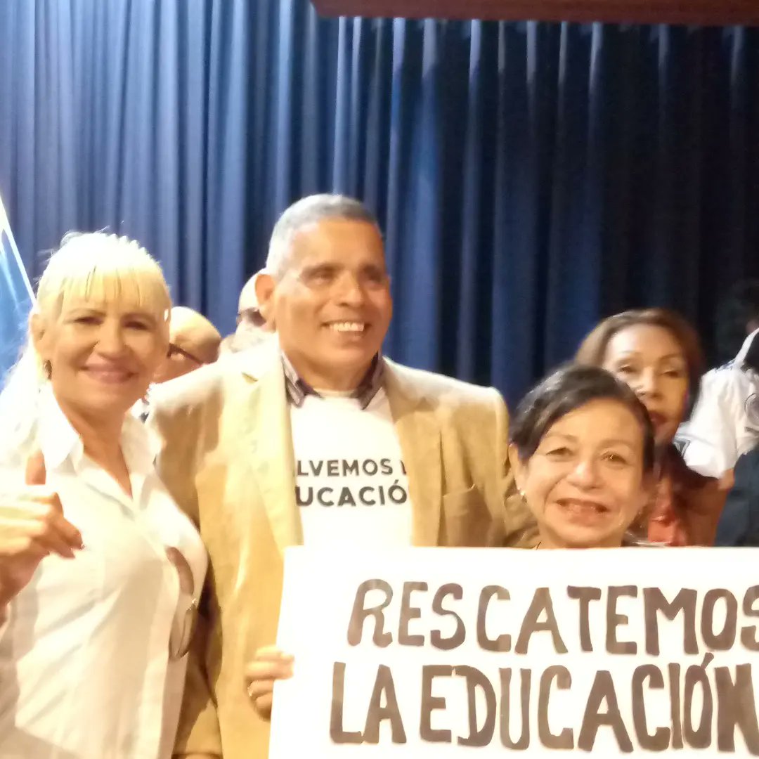 YSNALDAMADRIZ's tweet photo. 27/06/24

Encuentro de Docentes con el candidato presidencial @EdmundoGU  en un acto emotivo y de muchas esperanzas, a tan solo 30 dias de las elecciones, desde la UCV #salvemoslaeducacion
Por la dignificación y salarios justos.
#UnidosTriunfaremos 
#docentesenresistencia https://t.co/rKRWffKxqC