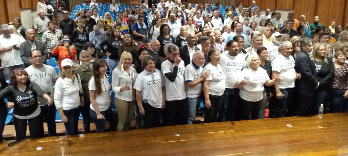 YSNALDAMADRIZ's tweet photo. 27/06/24

Encuentro de Docentes con el candidato presidencial @EdmundoGU  en un acto emotivo y de muchas esperanzas, a tan solo 30 dias de las elecciones, desde la UCV #salvemoslaeducacion
Por la dignificación y salarios justos.
#UnidosTriunfaremos 
#docentesenresistencia https://t.co/rKRWffKxqC