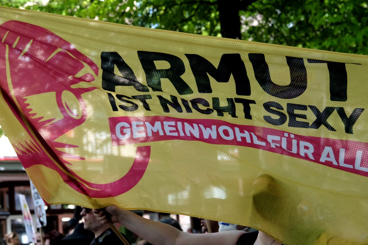 VevalingJ's tweet photo. #IchBinArmutsbetroffen
#e2907 https://t.co/j8OV9cGqFh