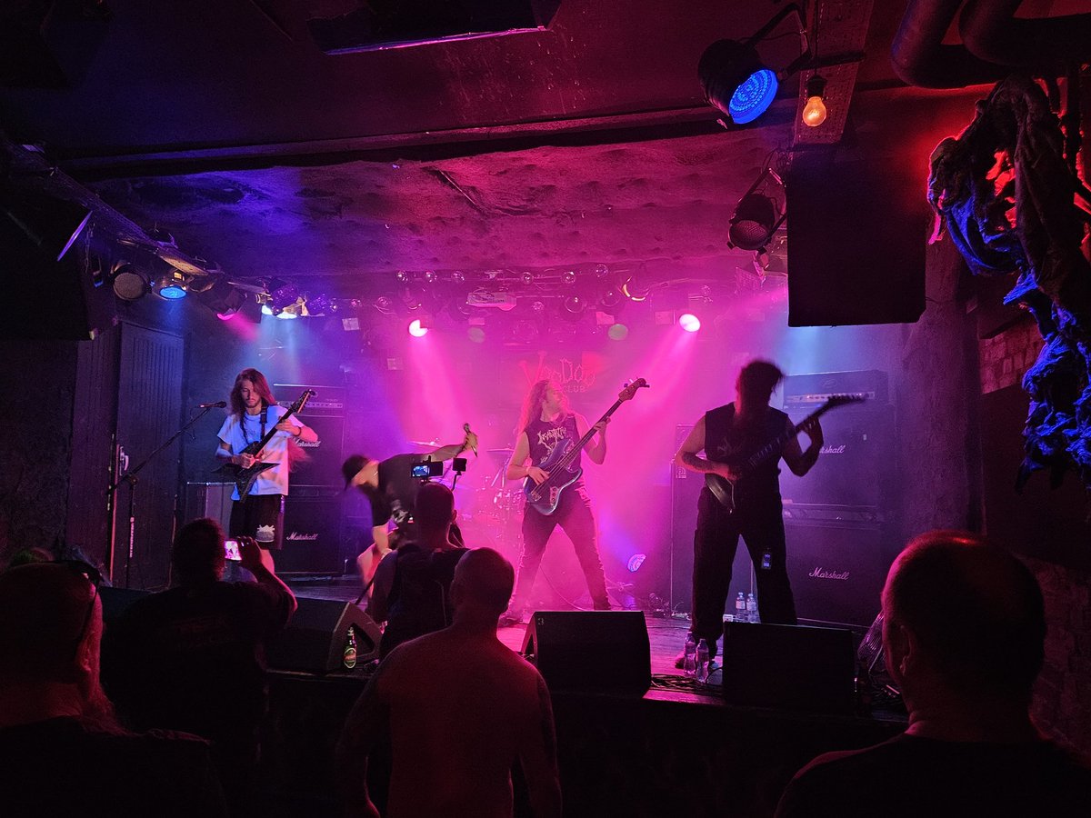 Astrith81's tweet photo. #Slimelord live https://t.co/ITzMX2DFHw