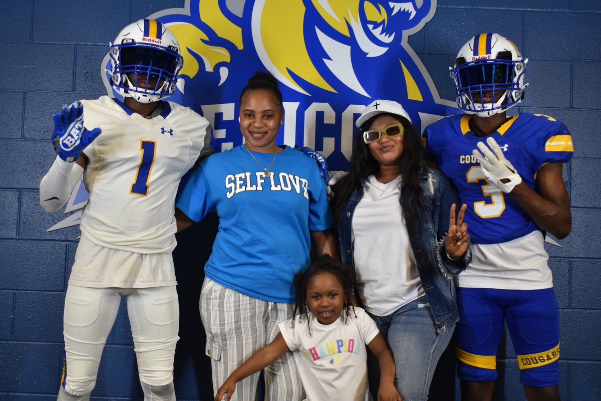 thr3_timeee's tweet photo. I enjoyed my visit at Misericordia university thank you for having me 💙💛!! @Coach_Cottle @JaretJystad @MUCougarsFB https://t.co/gmR3lfFrvs